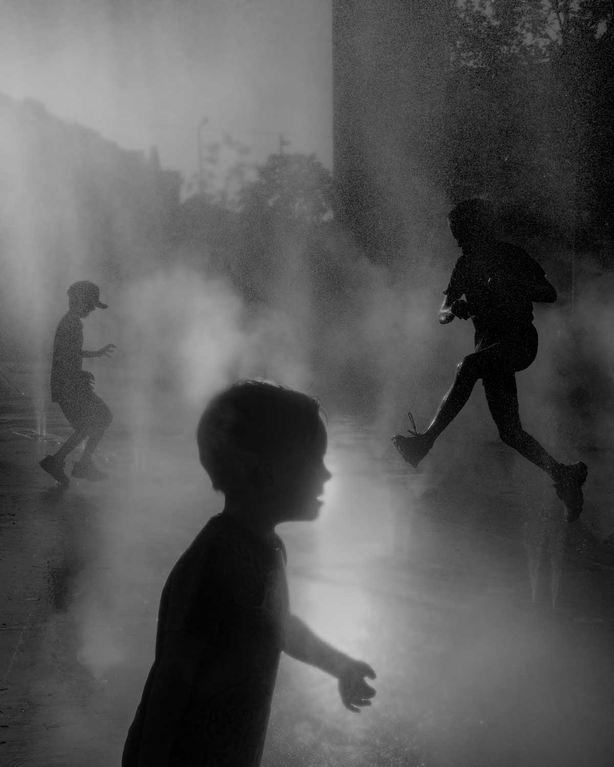 Kids playing with water in Vienna, captured in black and white by Philipp Hafner